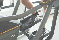 Maszyna eliptyczna MATRIX Fitness z zawieszeniem E50 z konsolą XUR - 6