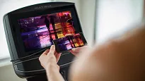 Maszyna eliptyczna MATRIX Fitness z zawieszeniem E50 z konsolą XUR - 5