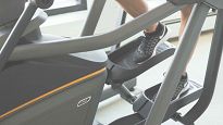 Maszyna eliptyczna MATRIX Fitness z zawieszeniem E30 z konsolą XIR - 7