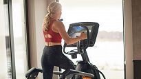 Maszyna eliptyczna MATRIX Fitness z zawieszeniem E30 z konsolą XIR - 5
